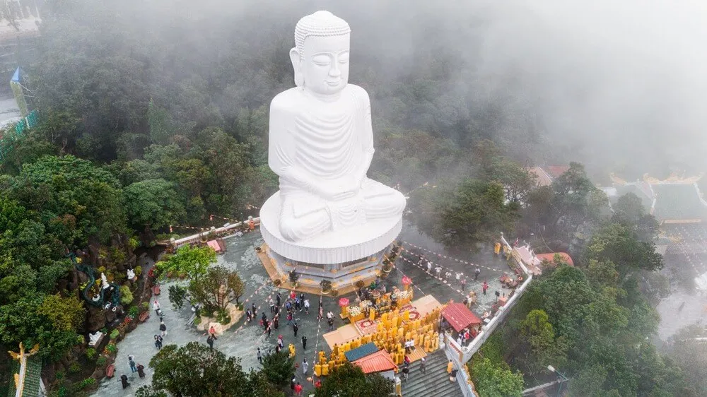 Linh Ung Pagoda Ba Na Hills - Sakyamuni Buddha statue at summit