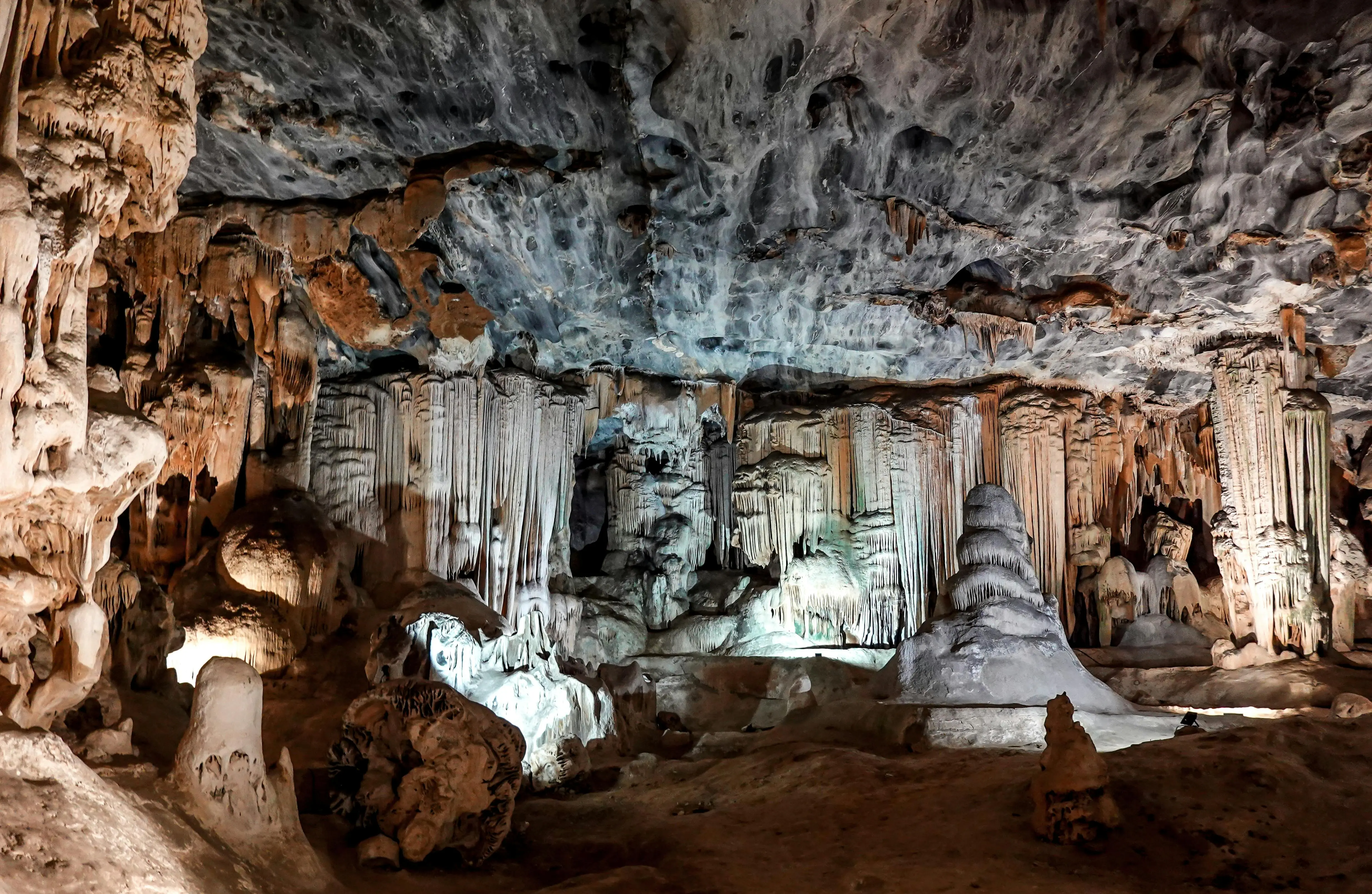 Ha Long Bay - Sung Sot Caves